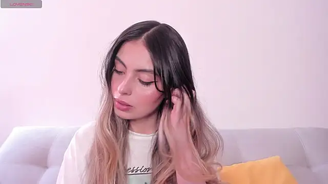 Snapshot of Fernanda_aaaa chatting on 9, 7, 2026 Fernanda aaaa online show from 9, 7, 2026