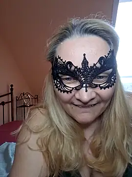 Snapshot of MaskedQueen77 chatting on 15, 4, 2026 MaskedQueen77 online show from 15, 4, 2026