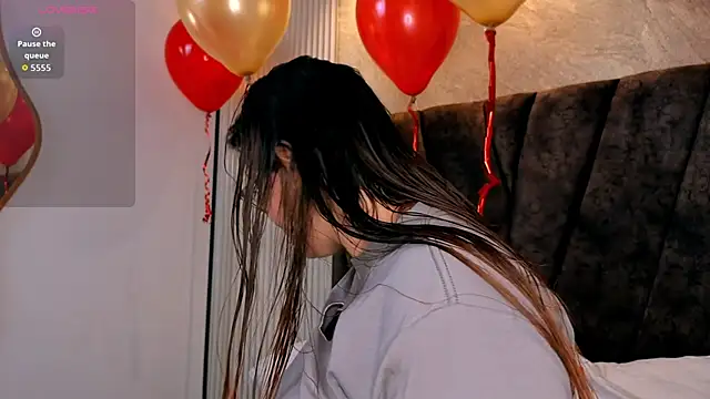 zoe hugeboobs online show from 14, 2, 2026