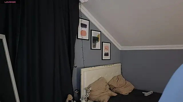 Naomi Demio online show from 1, 4, 2026