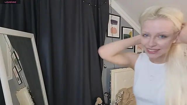 Naomi Demio online show from 4, 4, 2026