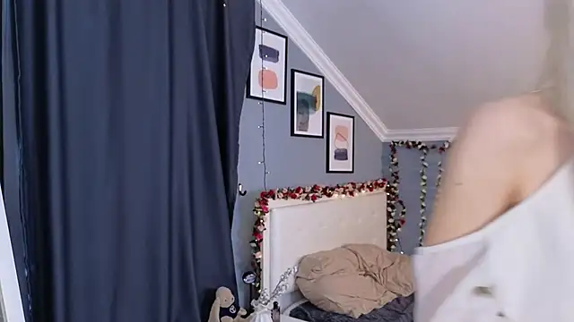 Naomi Demio online show from 15, 4, 2026