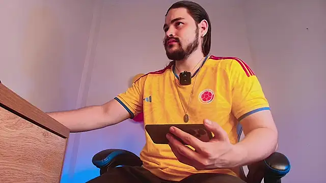 Snapshot of Derek_Vow chatting on 3, 7, 2026 Derek Vow online show from 3, 7, 2026