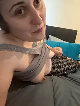 Snapshot of Tiara_XOX chatting on 25, 2, 2026 Tiara XOX online show from 25, 2, 2026