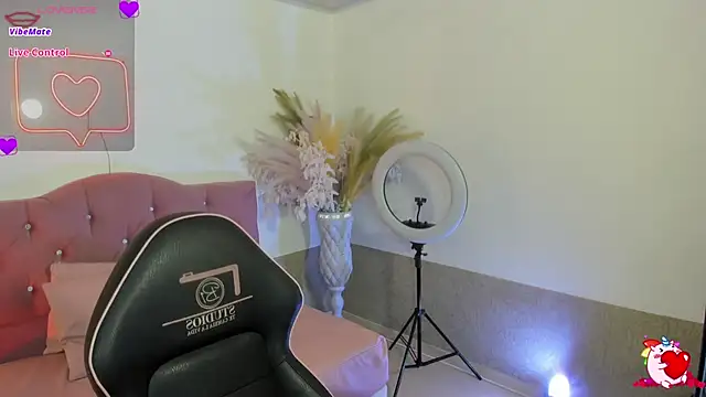 Snapshot of SABRIINA_TAY chatting on 5, 2, 2026 SABRIINA TAY online show from 5, 2, 2026