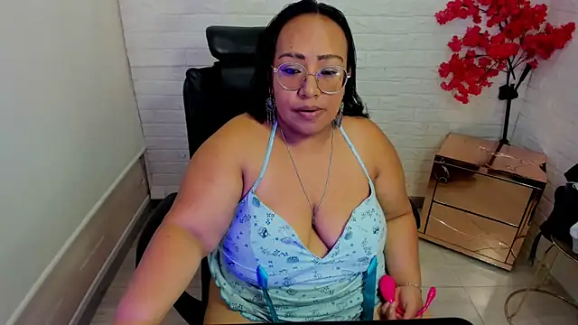 Snapshot of Shara_Oz chatting on 15, 5, 2026 Shara Oz online show from 15, 5, 2026