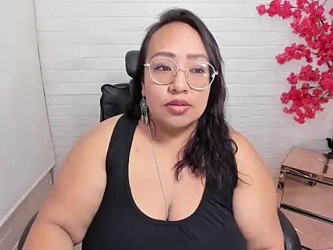 Snapshot of Shara_Oz chatting on 19, 5, 2026 Shara Oz online show from 19, 5, 2026