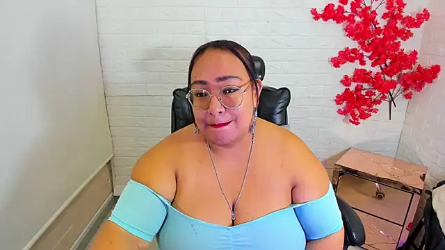 Snapshot of Shara_Oz chatting on 27, 5, 2026 Shara Oz online show from 27, 5, 2026