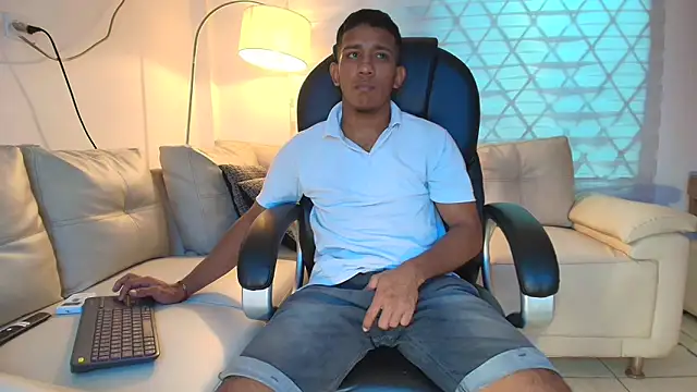 Snapshot of ricky_spensar23cm_ chatting on 5, 4, 2026 ricky spensar23cm online show from 5, 4, 2026