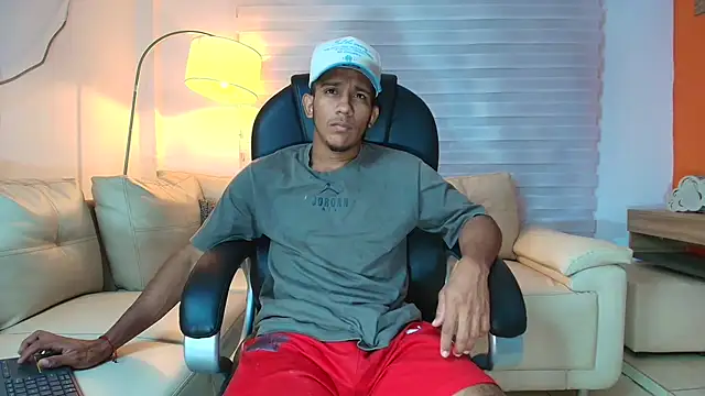 Snapshot of ricky_spensar23cm_ chatting on 15, 4, 2026 ricky spensar23cm online show from 15, 4, 2026