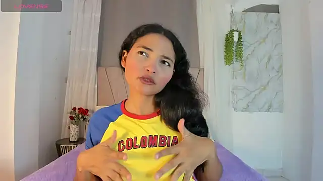 Snapshot of Elayha_28 chatting on 18, 6, 2026 Elayha 28 online show from 18, 6, 2026