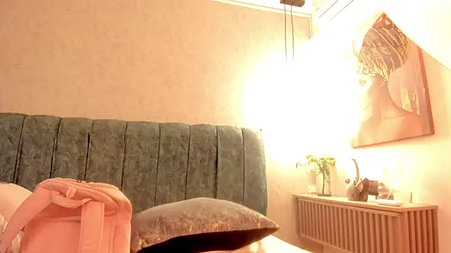 Aleera Walton online show from 11, 4, 2026