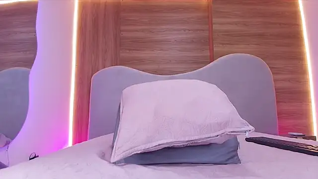 Snapshot of shaina_adams chatting on 24, 2, 2026 shaina adams online show from 24, 2, 2026