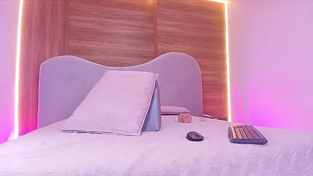 shaina adams online show from 4, 3, 2026