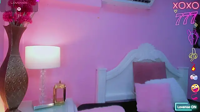 Maia Hotts online show from 5, 4, 2026