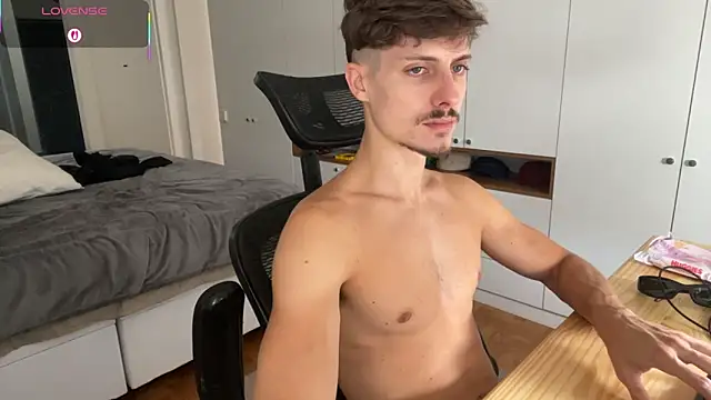 Snapshot of vitoraugustoxxx chatting on 2, 2, 2026 vitoraugustoxxx online show from 2, 2, 2026