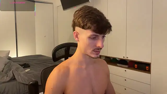 Snapshot of vitoraugustoxxx chatting on 3, 3, 2026 vitoraugustoxxx online show from 3, 3, 2026