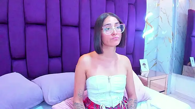 crystalstonee online show from 11, 3, 2026