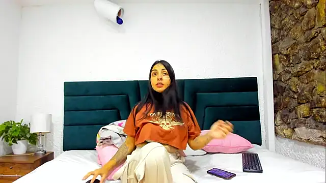 Dahliablack online show from 4, 4, 2026