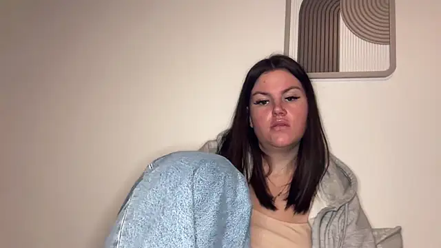 Snapshot of kiaraaaa75 chatting on 4, 2, 2026 kiaraaaa75 online show from 4, 2, 2026