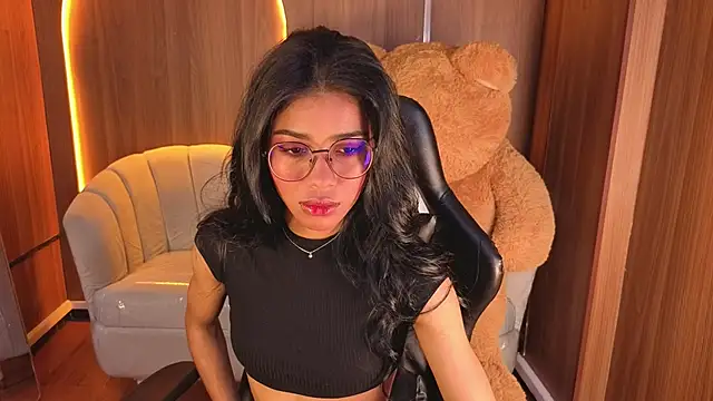 Snapshot of Alina_b_ chatting on 14, 2, 2026 Alina b online show from 14, 2, 2026