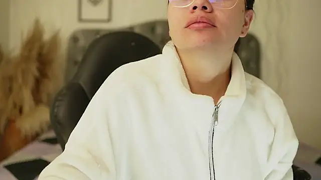 katt eyes  online show from 3, 2, 2026