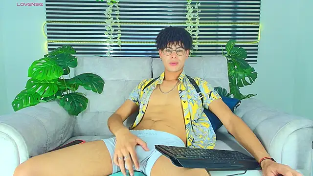 Snapshot of ThiiagoSaeenz chatting on 19, 4, 2026 ThiiagoSaeenz online show from 19, 4, 2026