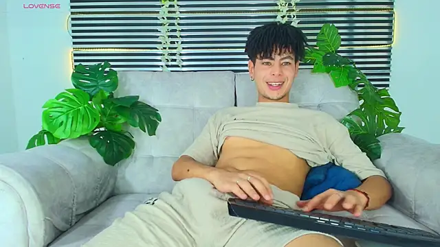 Snapshot of ThiiagoSaeenz chatting on 30, 4, 2026 ThiiagoSaeenz online show from 30, 4, 2026