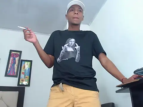 Snapshot of hotboyluxe chatting on 6, 2, 2026 hotboyluxe online show from 6, 2, 2026