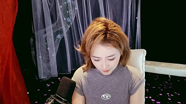 Lady-Mia777 online show from 2, 4, 2026