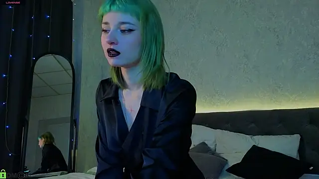 Scarle Whisper online show from 12, 4, 2026