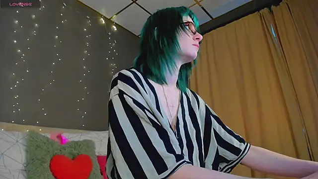 Scarle Whisper online show from 17, 4, 2026