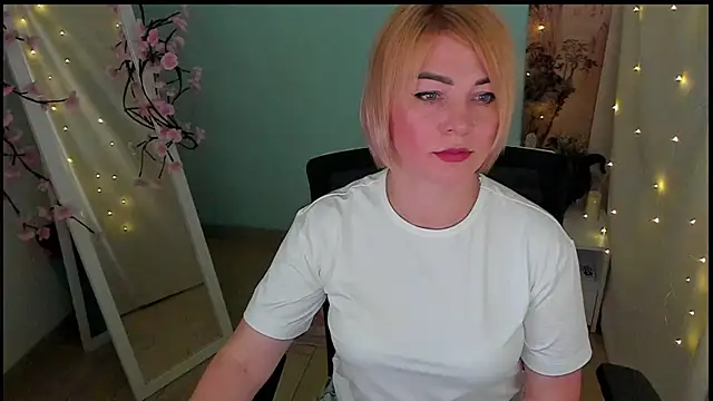 Snapshot of CuttieEmma chatting on 19, 6, 2026 CuttieEmma online show from 19, 6, 2026
