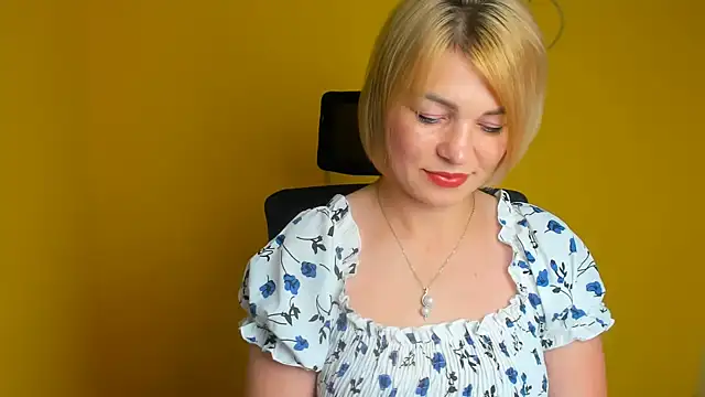 Snapshot of CuttieEmma chatting on 17, 7, 2026 CuttieEmma online show from 17, 7, 2026