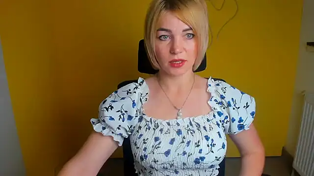 Snapshot of CuttieEmma chatting on 23, 7, 2026 CuttieEmma online show from 23, 7, 2026