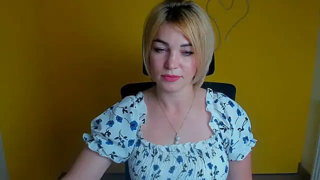 Snapshot of CuttieEmma chatting on 3, 8, 2026 CuttieEmma online show from 3, 8, 2026