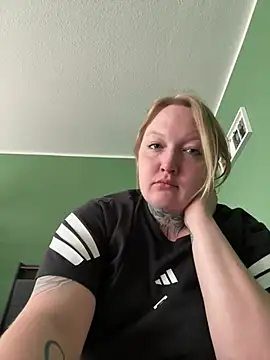 Snapshot of Lolaaxxx13 chatting on 28, 5, 2026 Lolaaxxx13 online show from 28, 5, 2026