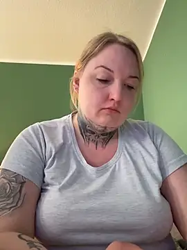 Snapshot of Lolaaxxx13 chatting on 8, 6, 2026 Lolaaxxx13 online show from 8, 6, 2026