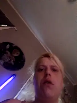 Shirley0810 online show from 14, 4, 2026