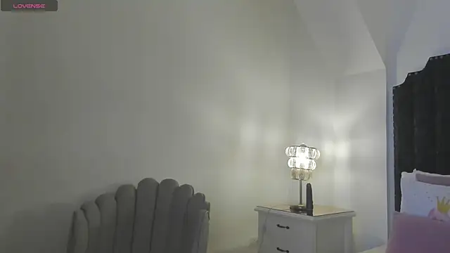 Snapshot of victoria_martinez_ chatting on 24, 2, 2026 victoria martinez online show from 24, 2, 2026