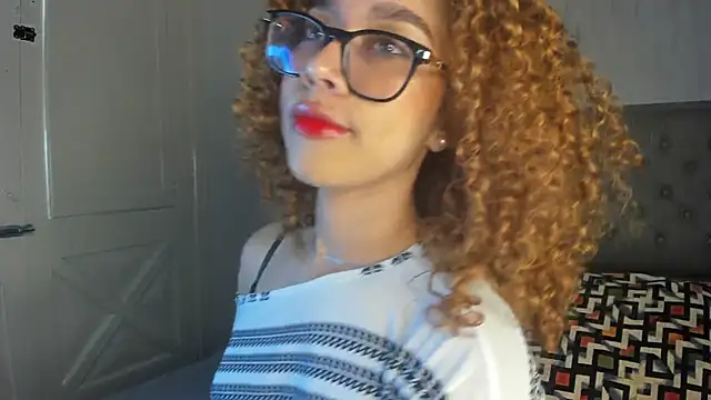 Sienna brunette online show from 15, 4, 2026