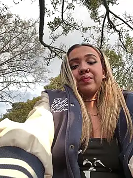 Snapshot of AryMoonxxx chatting on 14, 2, 2026 AryMoonxxx online show from 14, 2, 2026