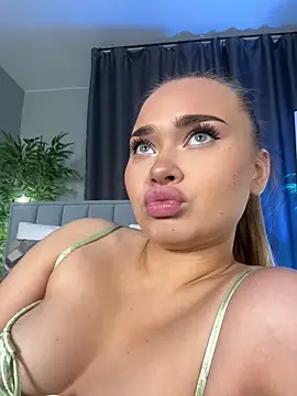 MonicaWestt online show from 2, 2, 2026