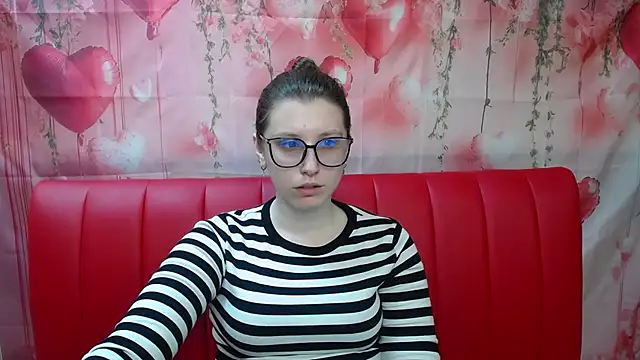 Snapshot of LilianaShine chatting on 8, 5, 2026 LilianaShine online show from 8, 5, 2026