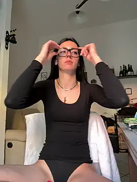 Snapshot of alibi_room chatting on 25, 4, 2026 alibi room online show from 25, 4, 2026