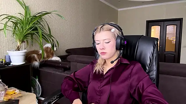 Snapshot of LadyFoxLove chatting on 4, 2, 2026 LadyFoxLove online show from 4, 2, 2026