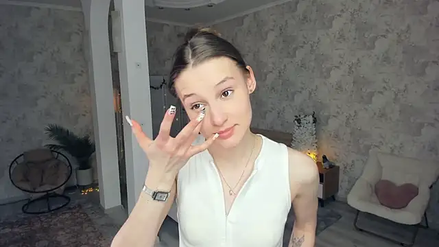Snapshot of LianneBynon chatting on 25, 4, 2026 LianneBynon online show from 25, 4, 2026
