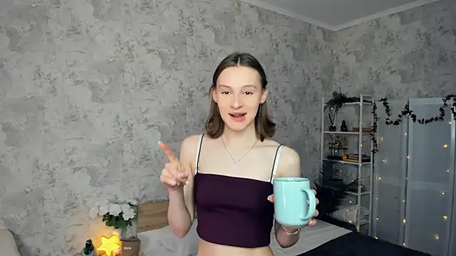 Snapshot of LianneBynon chatting on 3, 5, 2026 LianneBynon online show from 3, 5, 2026