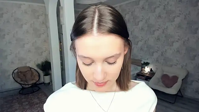 Snapshot of LianneBynon chatting on 7, 5, 2026 LianneBynon online show from 7, 5, 2026