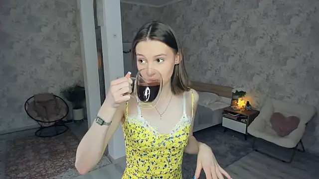Snapshot of LianneBynon chatting on 10, 5, 2026 LianneBynon online show from 10, 5, 2026